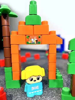 Пластиковый конструктор "Путешествие в Чудо-город" в 2-х частях 3