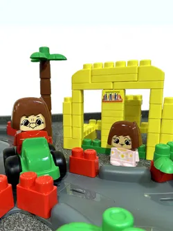 Пластиковый конструктор "Путешествие в Чудо-город" в 2-х частях 13