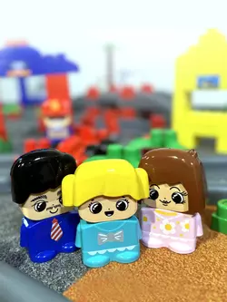 Пластиковый конструктор "Путешествие в Чудо-город" в 2-х частях 8