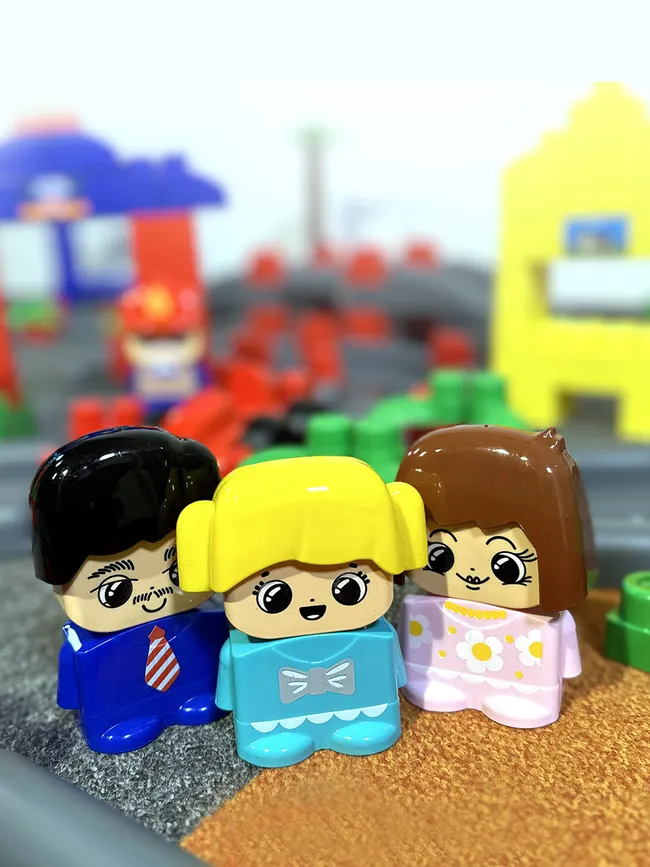 Пластиковый конструктор "Путешествие в Чудо-город" в 2-х частях 9 Пластиковый конструктор "Путешествие в Чудо-город" в 2-х частях 9