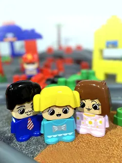 Пластиковый конструктор "Путешествие в Чудо-город" в 2-х частях 9